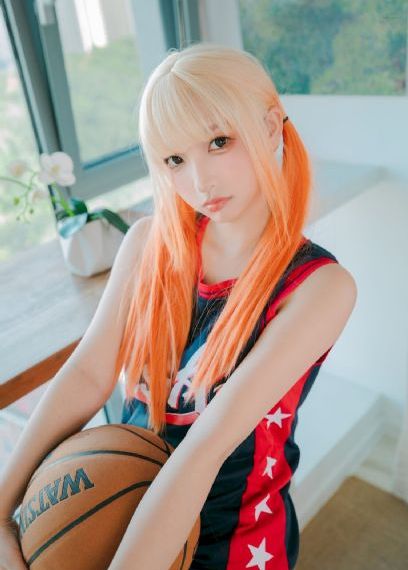 美女被变态扒掉衣服狂摸双乳_720视频大全