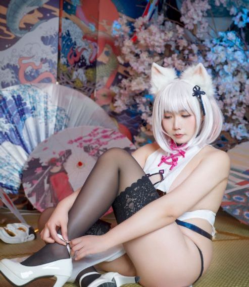 欧美明星帽衫的街拍_1080P完整在线观看